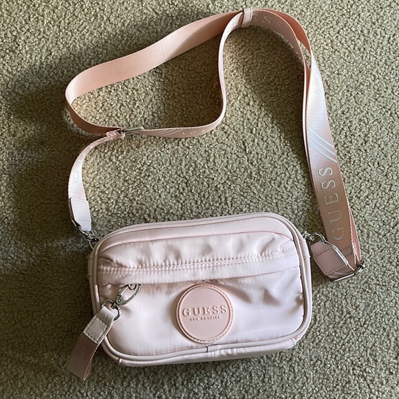 GUESS crossbody bag. Never been used. Brand new. - Picture 1 of 1